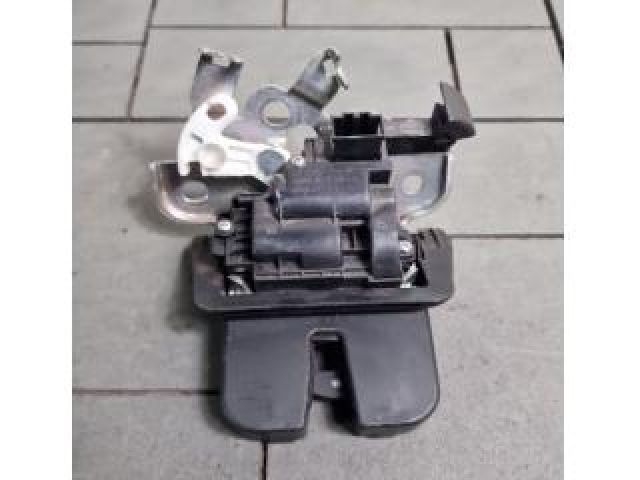 bontott AUDI Q5 Csomagtérajtó Zárszerkezet