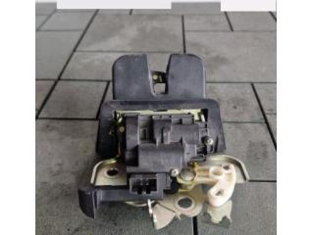 bontott AUDI Q5 Csomagtérajtó Zárszerkezet