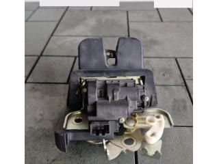 bontott AUDI Q5 Csomagtérajtó Zárszerkezet