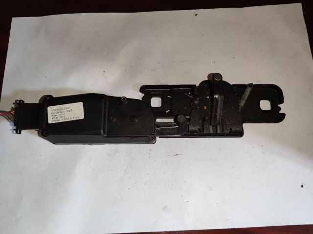 bontott AUDI Q5 Csomagtérajtó Zárszerkezet