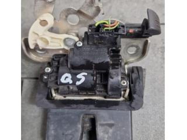 bontott AUDI Q5 Csomagtérajtó Zárszerkezet