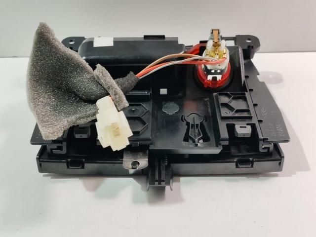 bontott AUDI Q5 Első Hamutartó