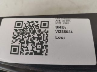 bontott AUDI Q5 Első Lökhárító Alsó Középső Díszrács