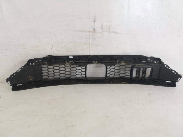 bontott AUDI Q5 Első Lökhárító Alsó Középső Díszrács