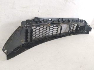 bontott AUDI Q5 Első Lökhárító Alsó Középső Díszrács