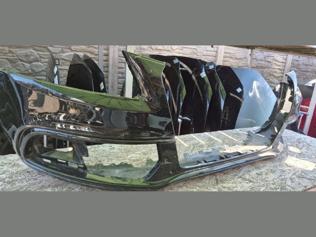 bontott AUDI Q5 Első Lökhárító (Üresen)