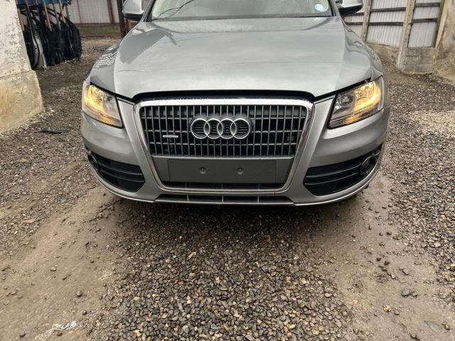 bontott AUDI Q5 Első Lökhárító (Üresen)