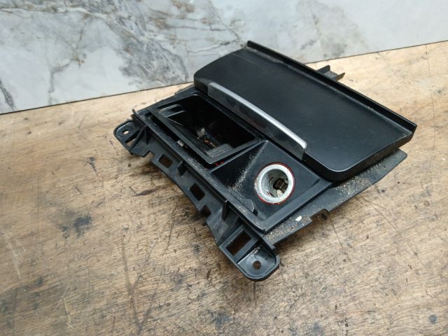 bontott AUDI Q5 Első Tároló Rekesz