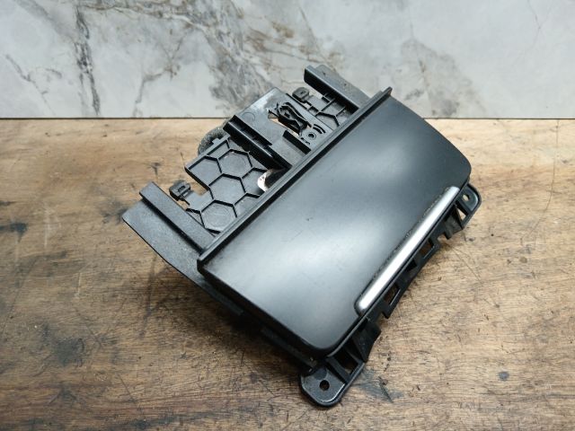 bontott AUDI Q5 Első Tároló Rekesz