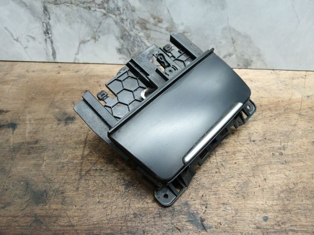 bontott AUDI Q5 Első Tároló Rekesz