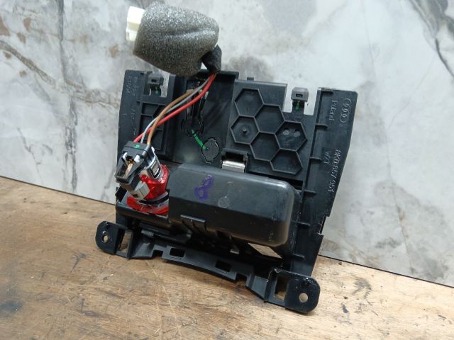 bontott AUDI Q5 Első Tároló Rekesz