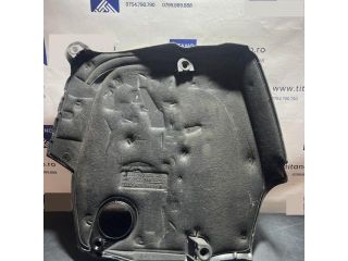 bontott AUDI Q5 Felső Hűtőburkolat