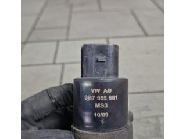 bontott AUDI Q5 Fényszórómosó Szivattyú