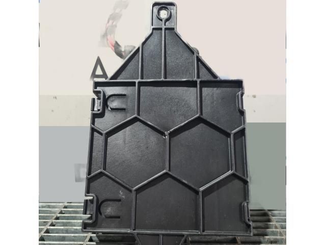 bontott AUDI Q5 Feszültségszabályzó