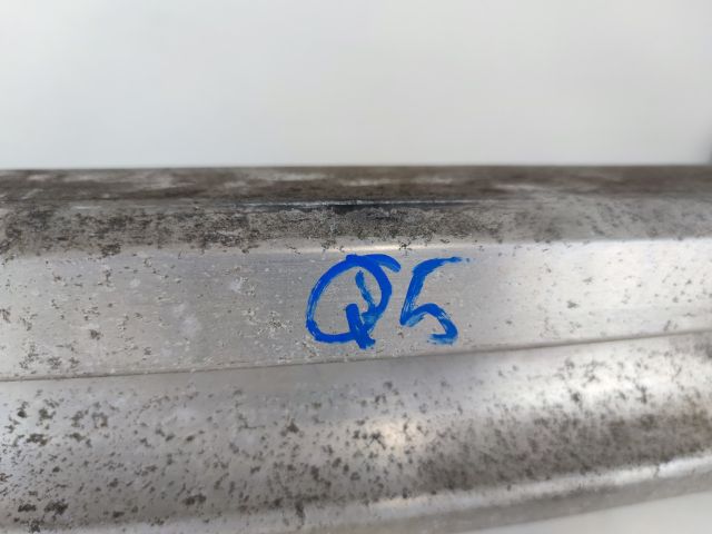 bontott AUDI Q5 Hátsó Lökhárító Merevítő (Fém)