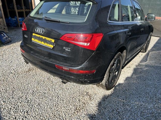 bontott AUDI Q5 Hátsó Lökhárító (Üresen)