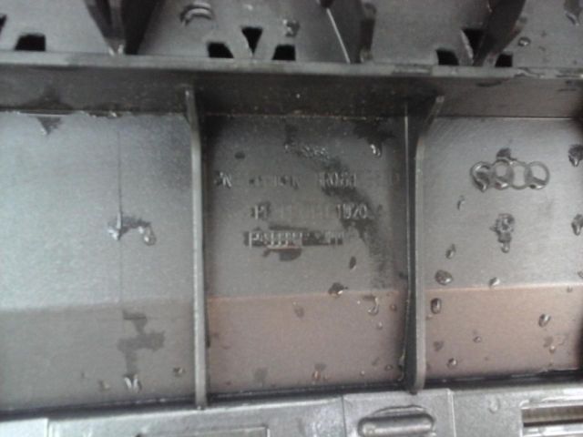 bontott AUDI Q5 Hátsó Lökhárító (Üresen)