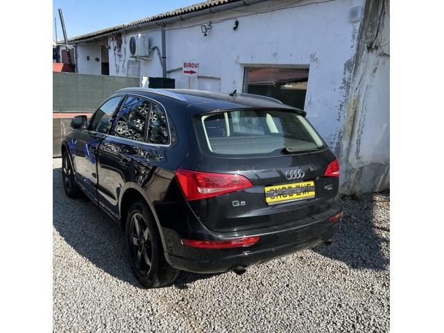 bontott AUDI Q5 Hátsó Lökhárító (Üresen)