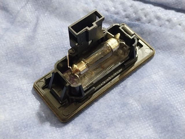 bontott AUDI Q5 Hátsó Rendszámtábla Világítás