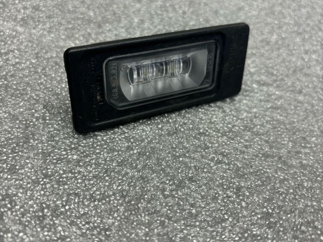 bontott AUDI Q5 Hátsó Rendszámtábla Világítás