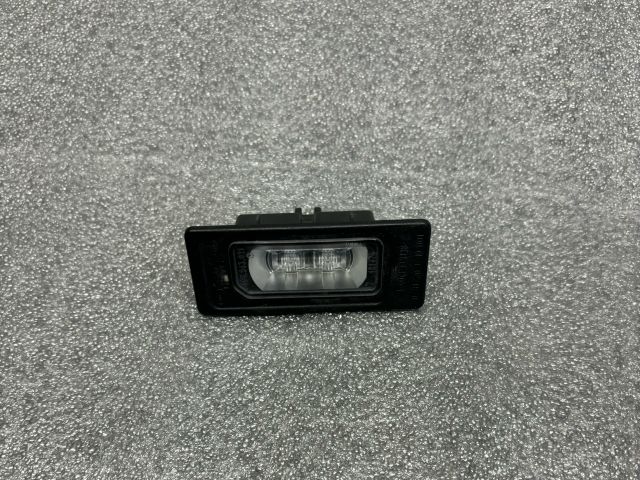 bontott AUDI Q5 Hátsó Rendszámtábla Világítás