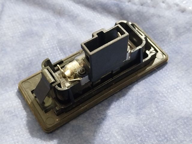 bontott AUDI Q5 Hátsó Rendszámtábla Világítás