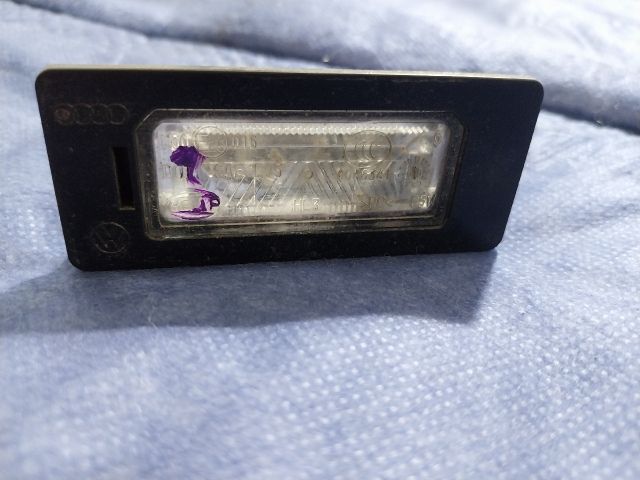 bontott AUDI Q5 Hátsó Rendszámtábla Világítás