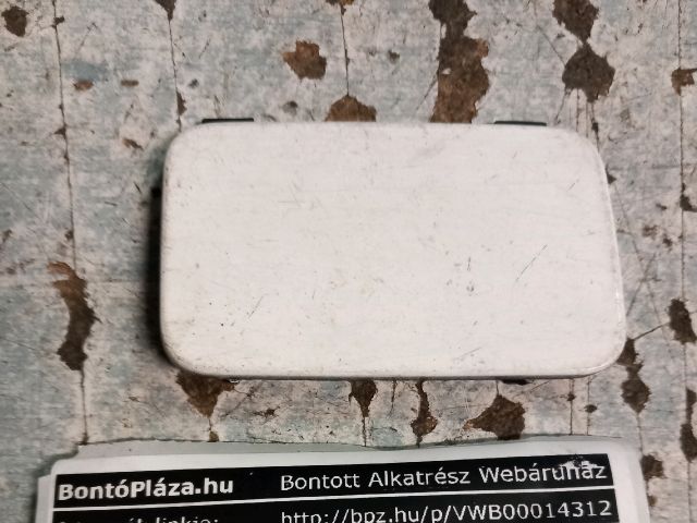 bontott AUDI Q5 Hátsó Vonószem Burkolat