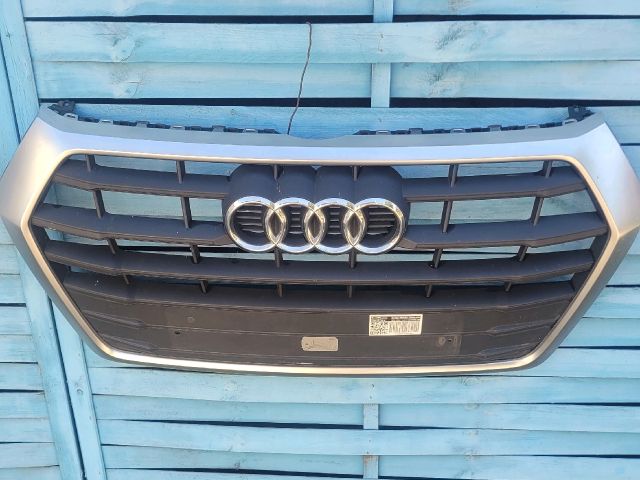 bontott AUDI Q5 Hűtőrács