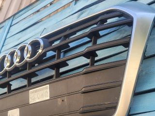 bontott AUDI Q5 Hűtőrács