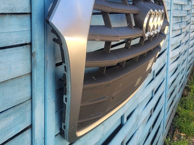 bontott AUDI Q5 Hűtőrács