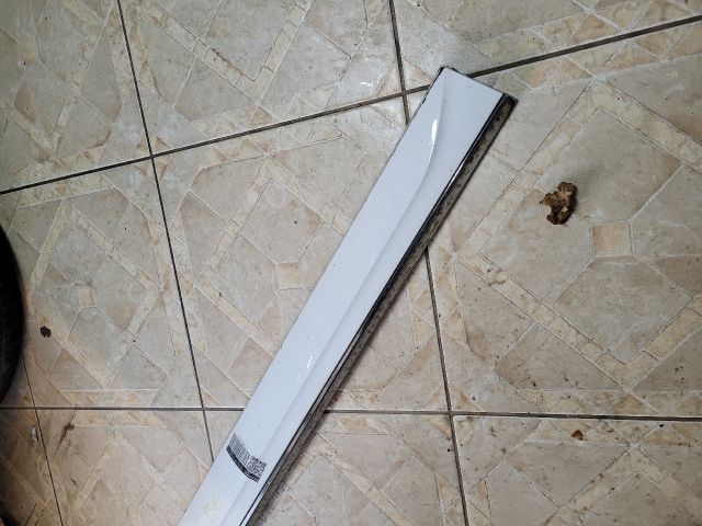 bontott AUDI Q5 Jobb első Ajtó Díszléc