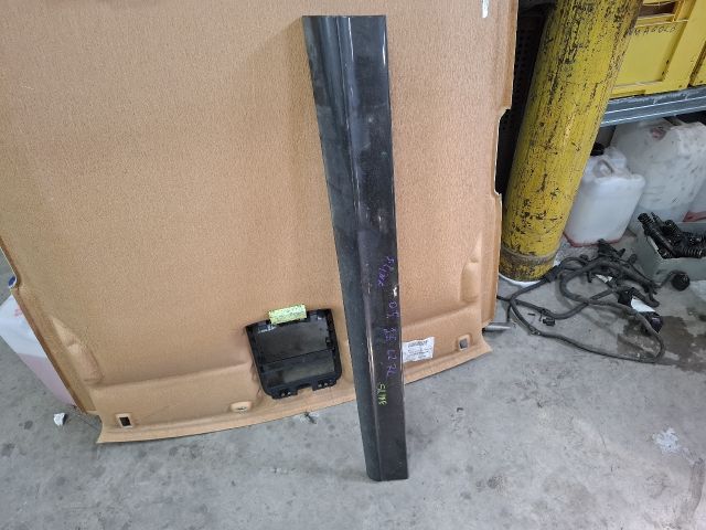 bontott AUDI Q5 Jobb első Ajtó Díszléc