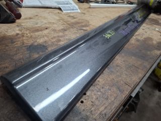 bontott AUDI Q5 Jobb első Ajtó Díszléc