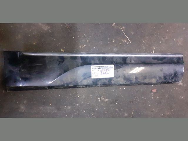 bontott AUDI Q5 Jobb első Ajtó Díszléc