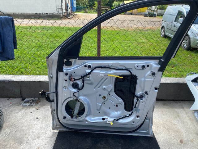 bontott AUDI Q5 Jobb első Ajtó (Részeivel)