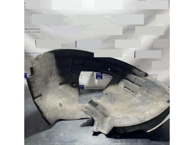 bontott AUDI Q5 Jobb első Dobbetét (Kerékjárati, Műanyag)