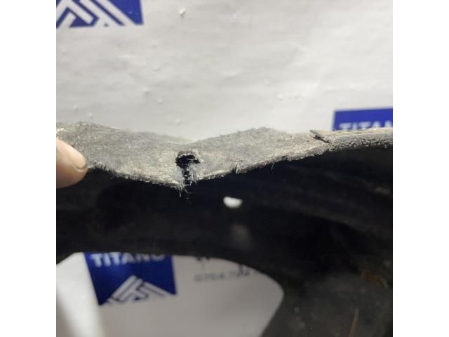 bontott AUDI Q5 Jobb első Dobbetét (Kerékjárati, Műanyag)