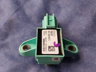 bontott AUDI Q5 Jobb első Oldal Ütközés Érzékelő