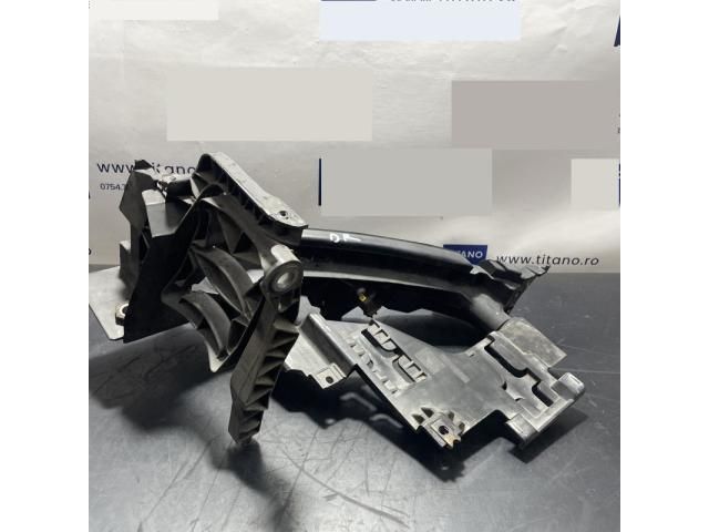 bontott AUDI Q5 Jobb Fényszóró Tartó