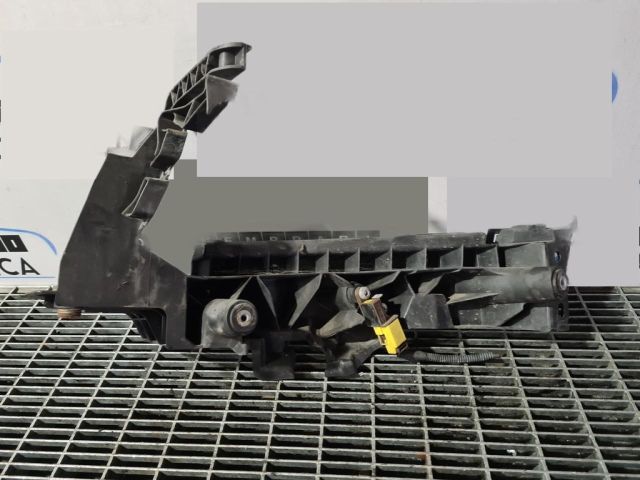 bontott AUDI Q5 Jobb Fényszóró Tartó