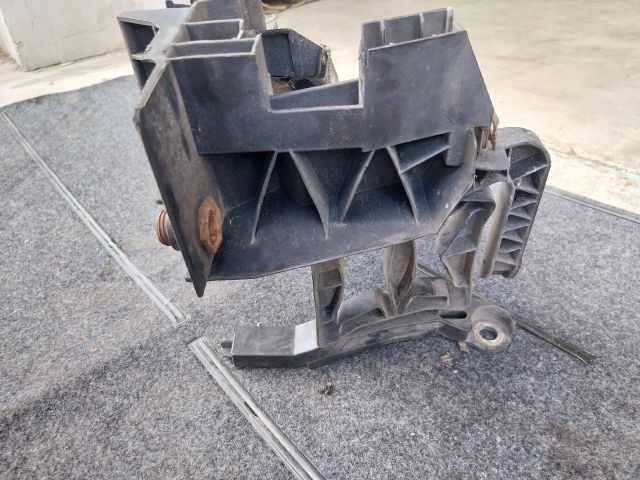 bontott AUDI Q5 Jobb Fényszóró Tartó