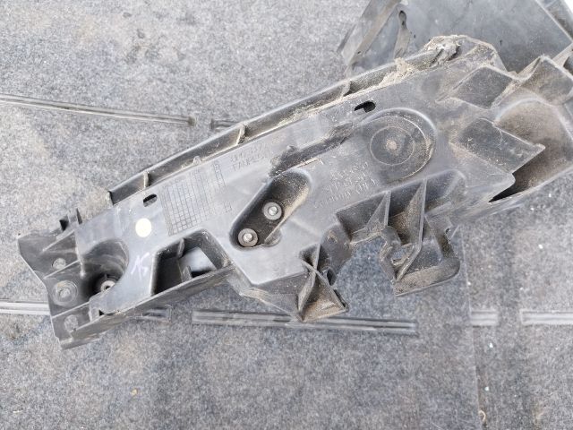 bontott AUDI Q5 Jobb Fényszóró Tartó