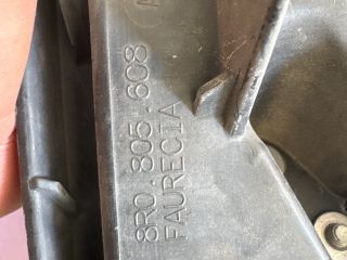 bontott AUDI Q5 Jobb Fényszóró Tartó