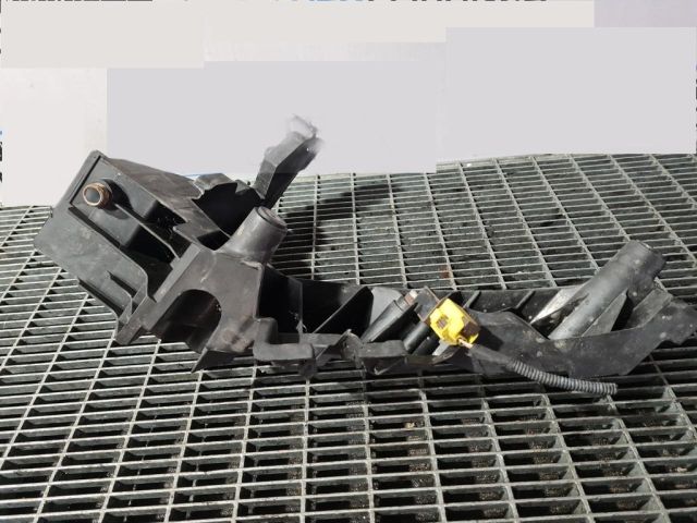 bontott AUDI Q5 Jobb Fényszóró Tartó