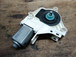 bontott AUDI Q5 Jobb hátsó Ablakemelő Motor