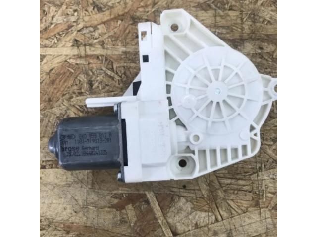 bontott AUDI Q5 Jobb hátsó Ablakemelő Motor