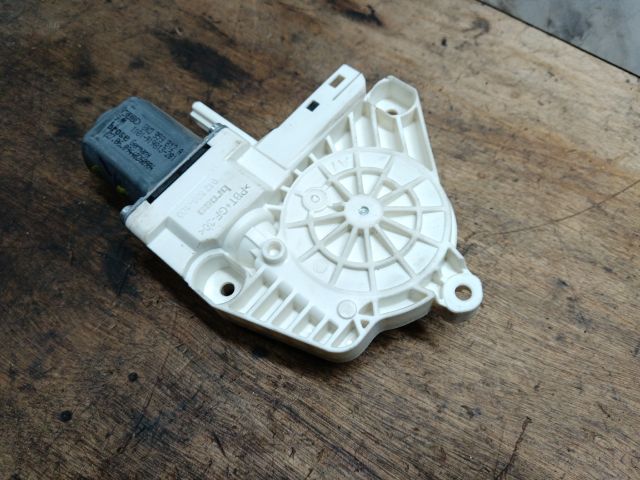 bontott AUDI Q5 Jobb hátsó Ablakemelő Motor