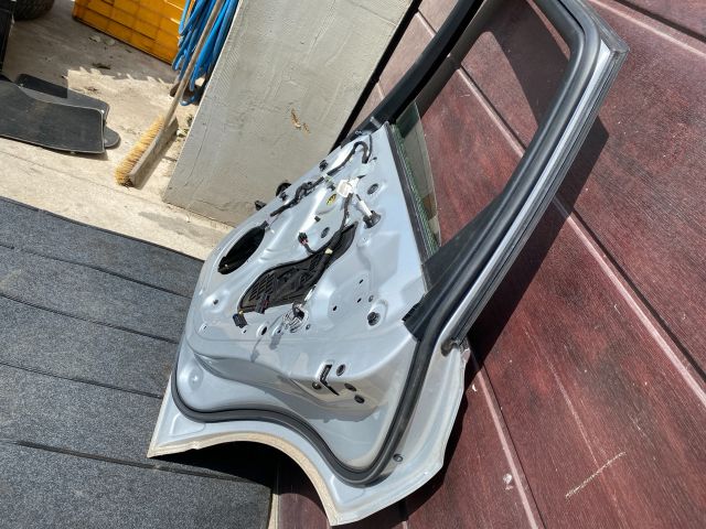 bontott AUDI Q5 Jobb hátsó Ajtó (Részeivel)