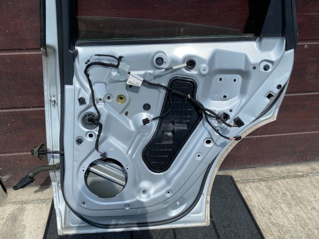 bontott AUDI Q5 Jobb hátsó Ajtó (Részeivel)